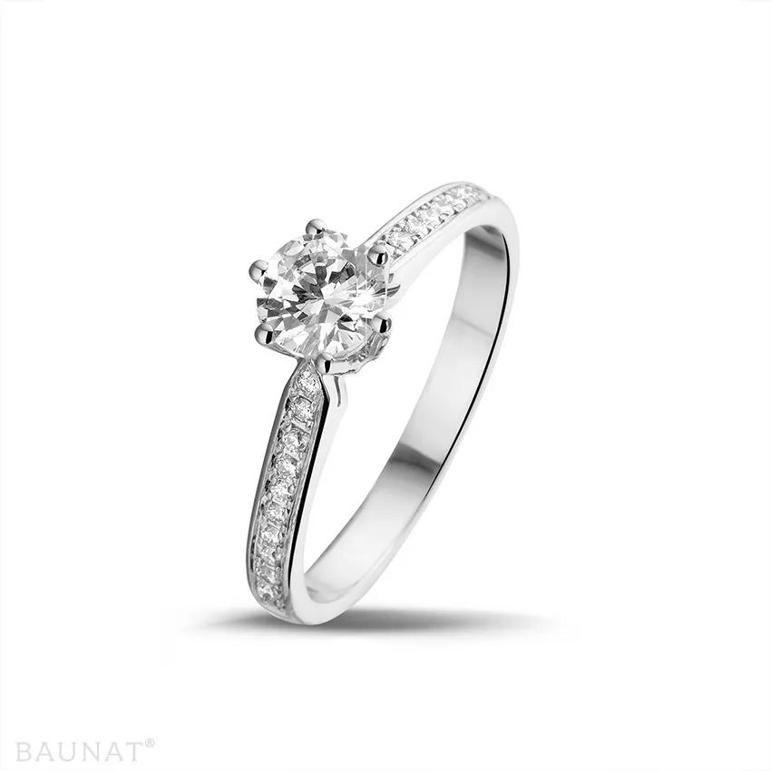 0.70 quilates anillo de platino de diamantes con diamantes en los lados 