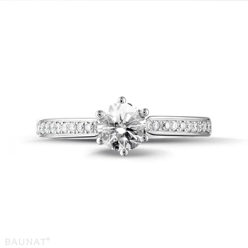 0.70 quilates anillo de platino de diamantes con diamantes en los lados 