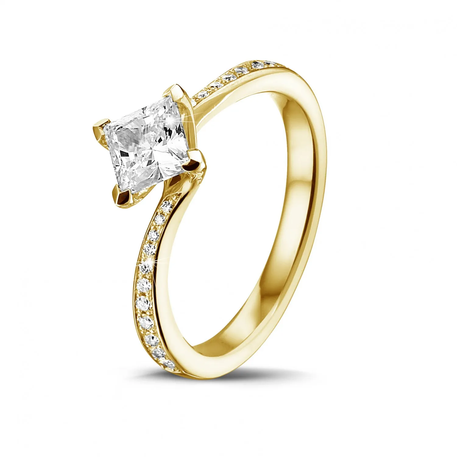 0.70 quilates anillo solitario en oro amarillo con diamante talla princesa y diamantes laterales 