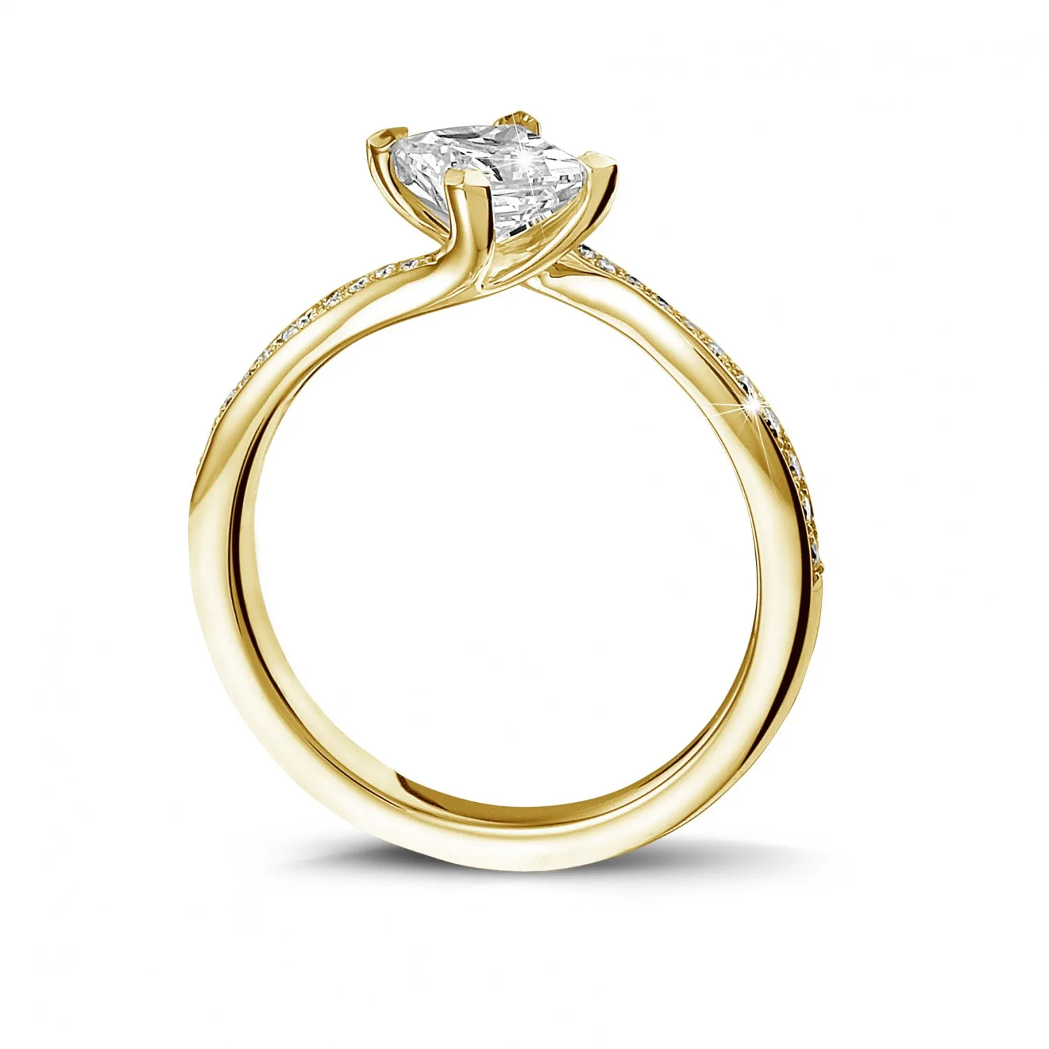 0.70 quilates anillo solitario en oro amarillo con diamante talla princesa y diamantes laterales 