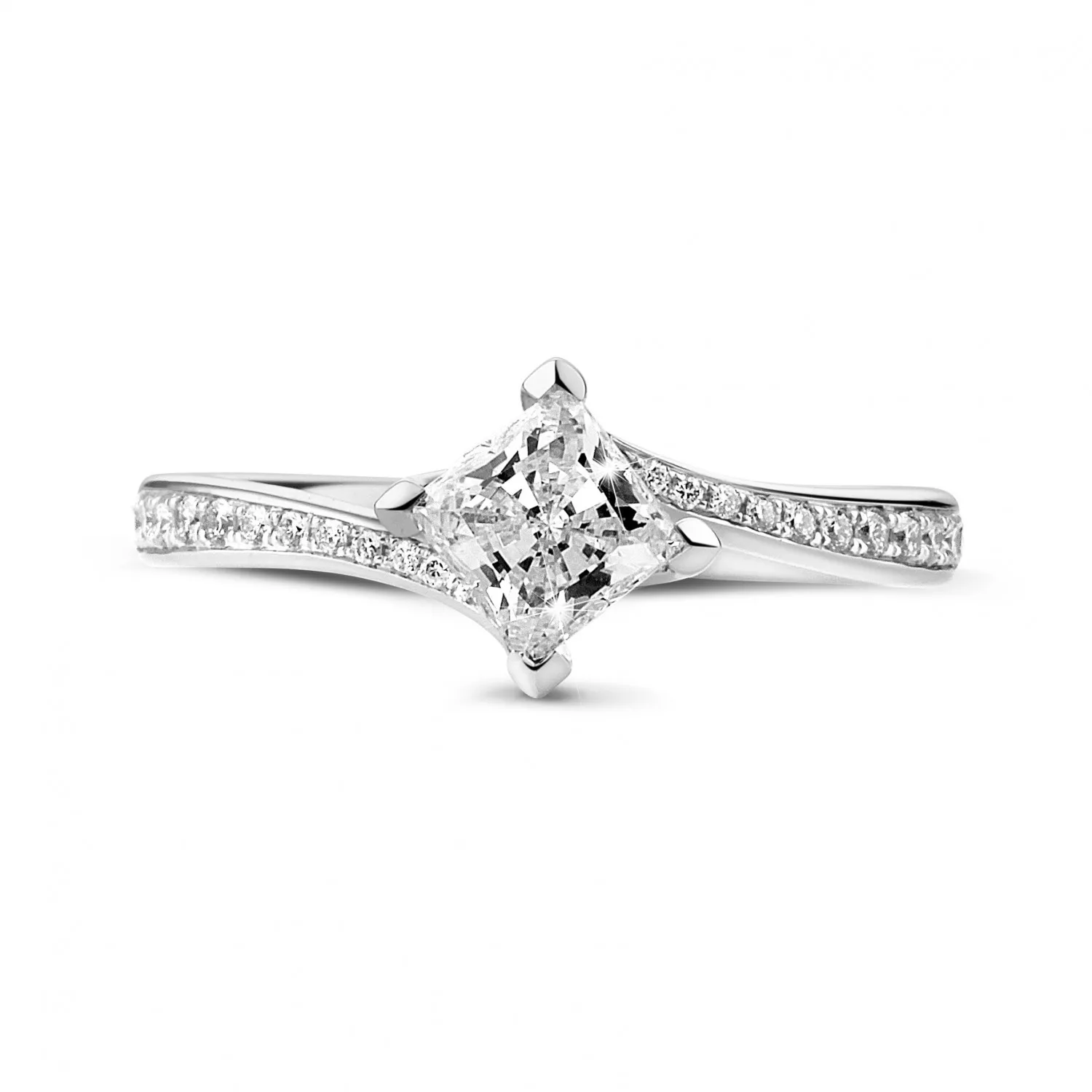 0.70 quilates anillo solitario en platino con diamante talla princesa y diamantes laterales 