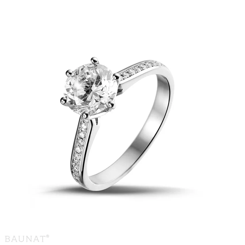 1.50 quilates anillo de platino de diamantes con diamantes en los lados 