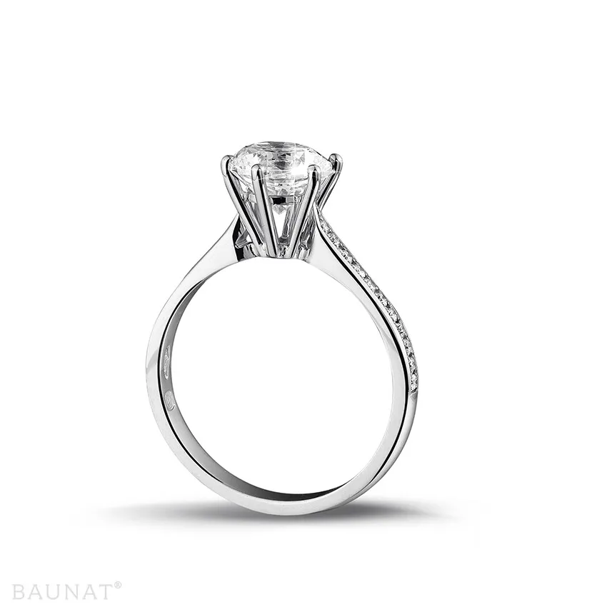 1.50 quilates anillo de platino de diamantes con diamantes en los lados 