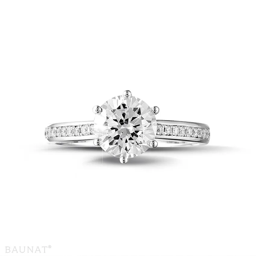 1.50 quilates anillo de platino de diamantes con diamantes en los lados 