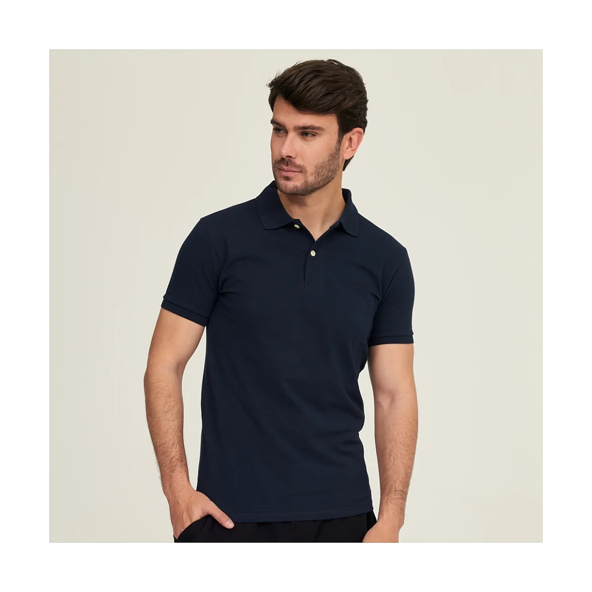 7589b POLO PIQUÉ CON PUÑO. CORTE AJUSTADO