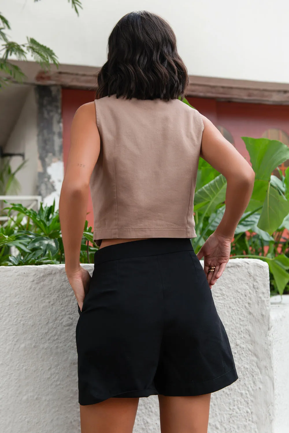 Bermuda de cintura alta con pinzas fit recto