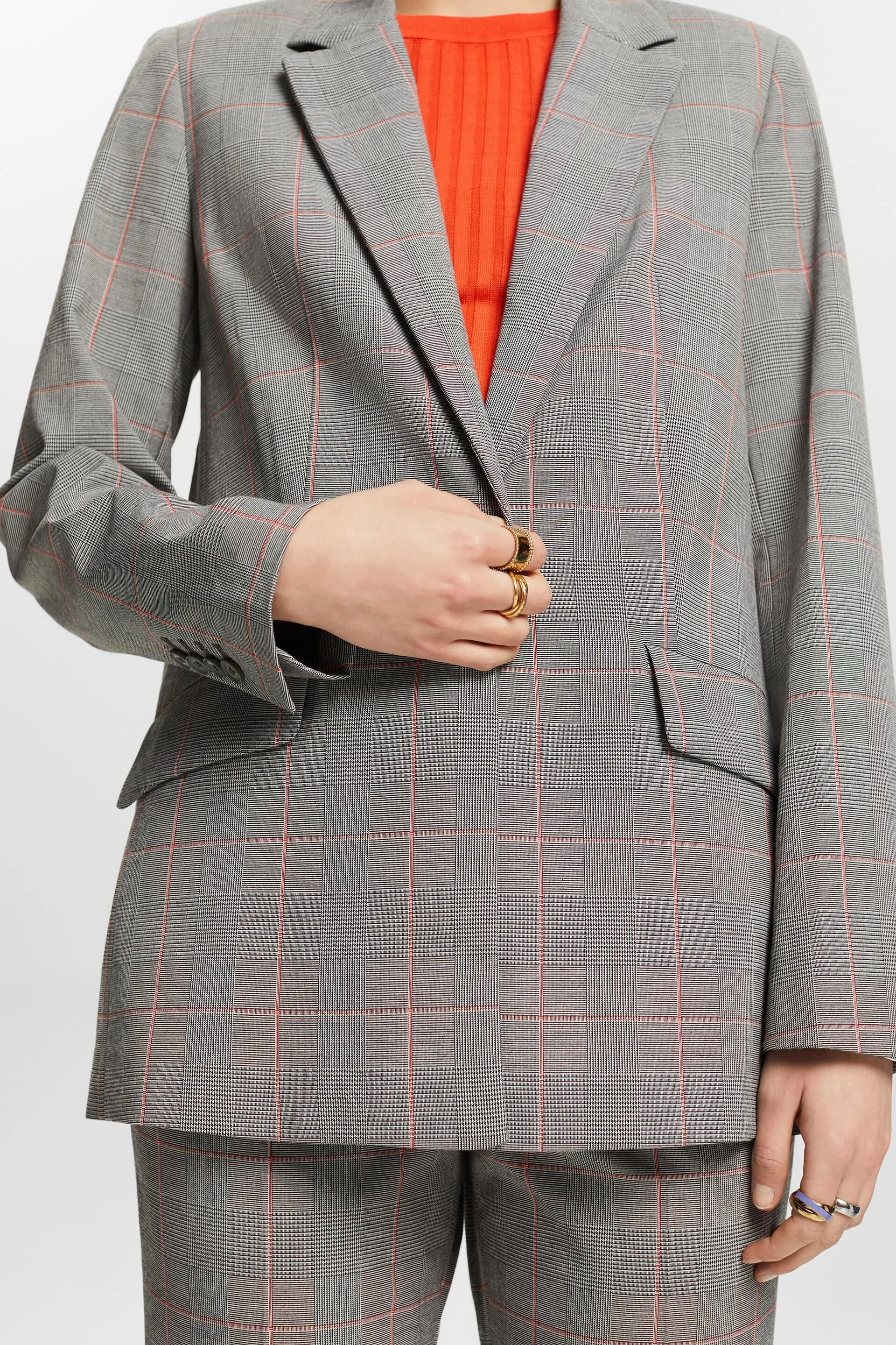 Blazer a cuadros con botonadura sencilla