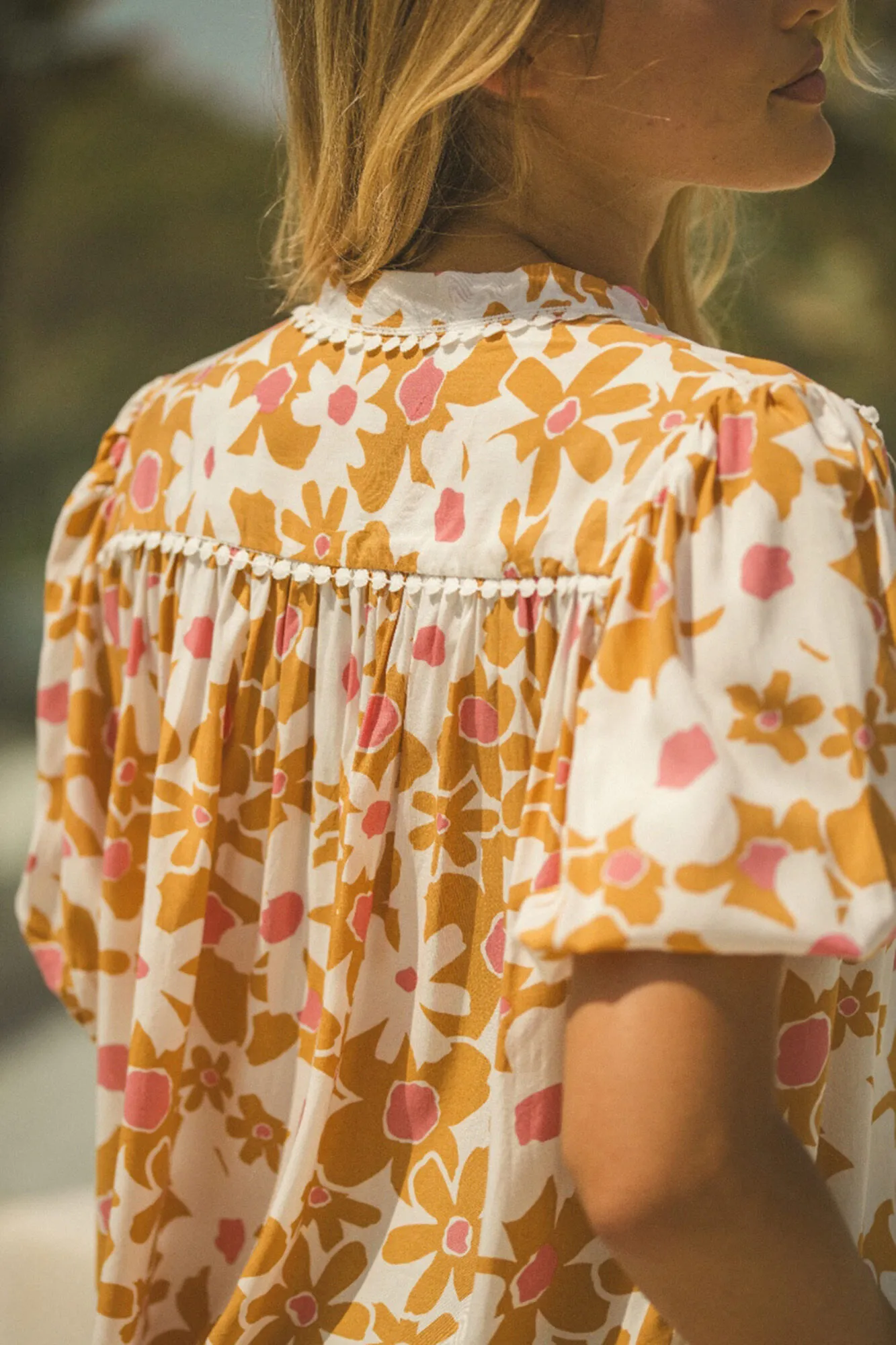 Blusa con escote en V