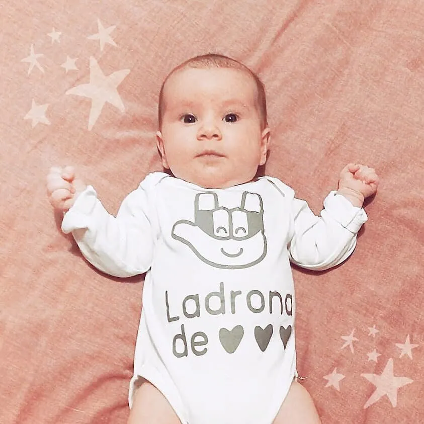 Body bebé algodón orgánico: Ladrón/a de corazones. Personalizalo con nombre.