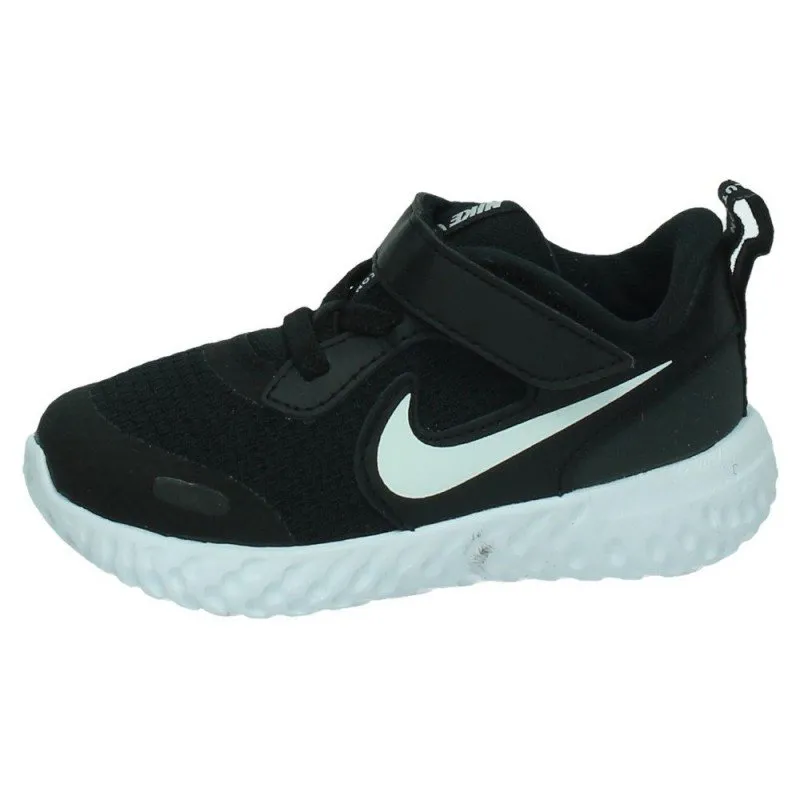 BQ5673 003 NIKE REVOLUTION 5 color NEGRO