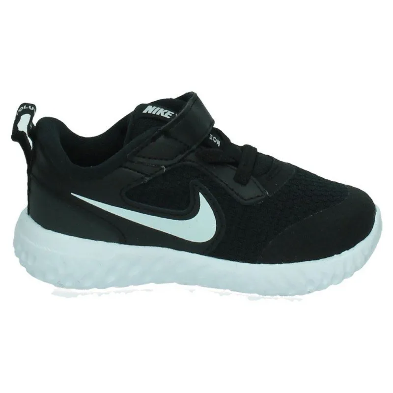 BQ5673 003 NIKE REVOLUTION 5 color NEGRO