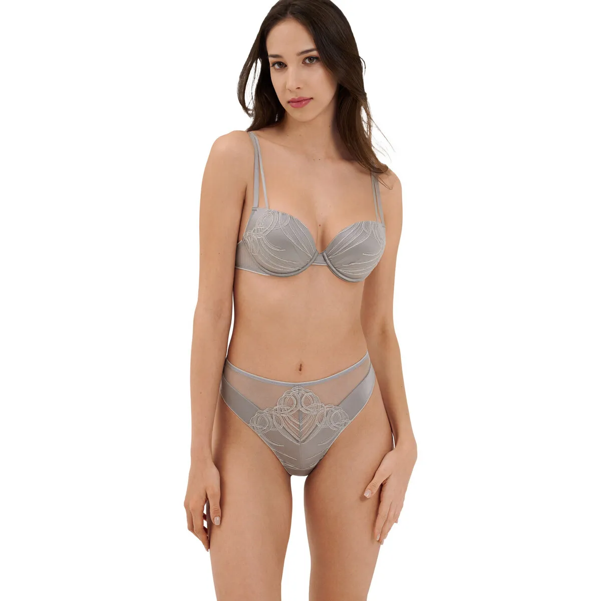 Brasileña de cintura alta Amaze