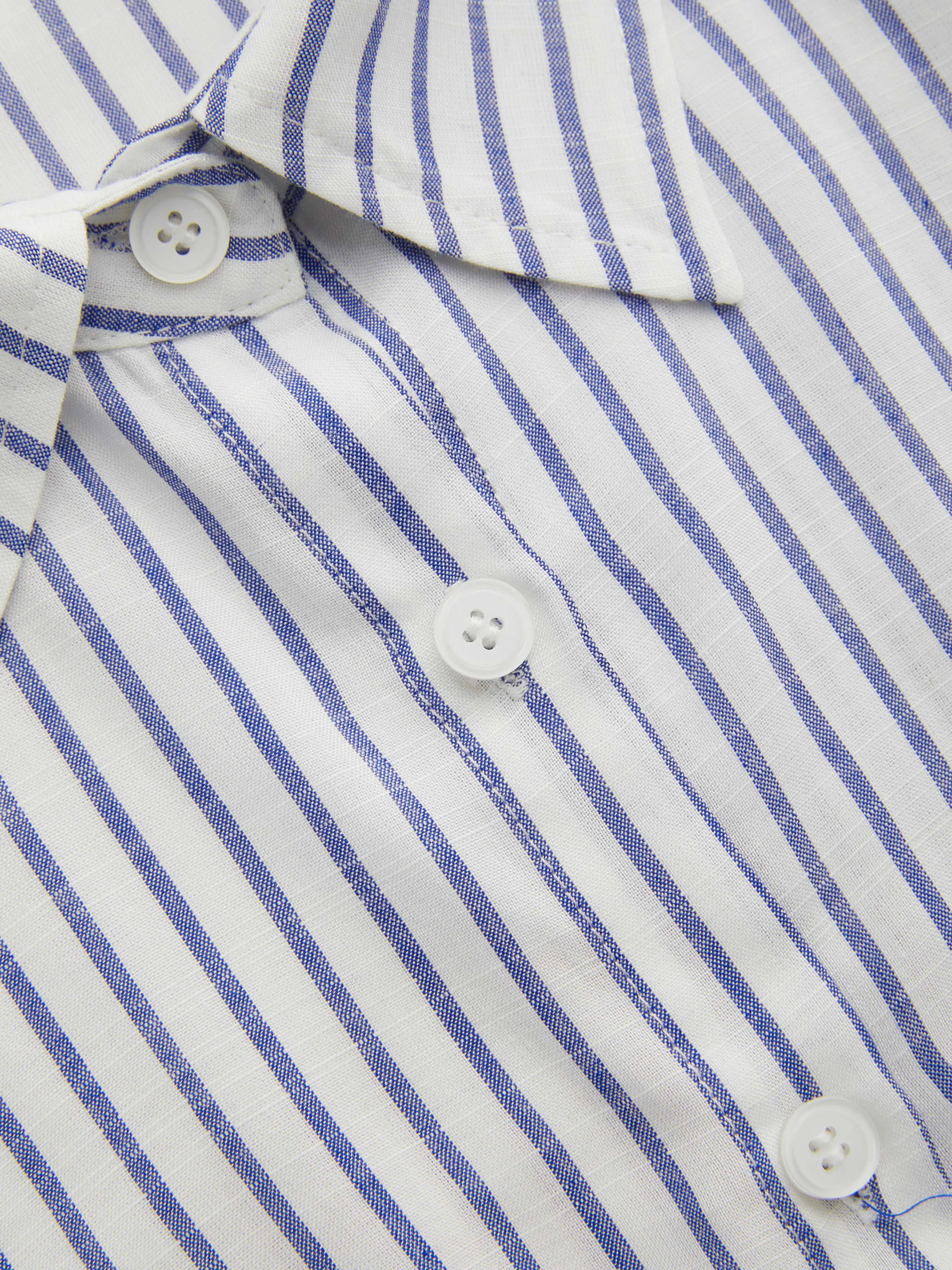 Camisa a rayas con cuello y manga media enrollable Curvy