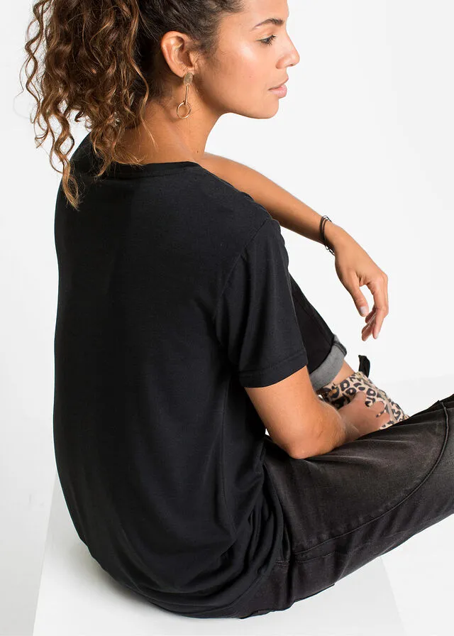 Camisa con escote en V Negro