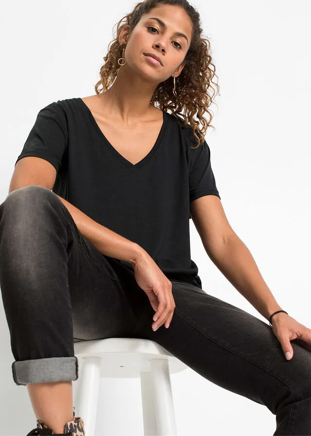 Camisa con escote en V Negro