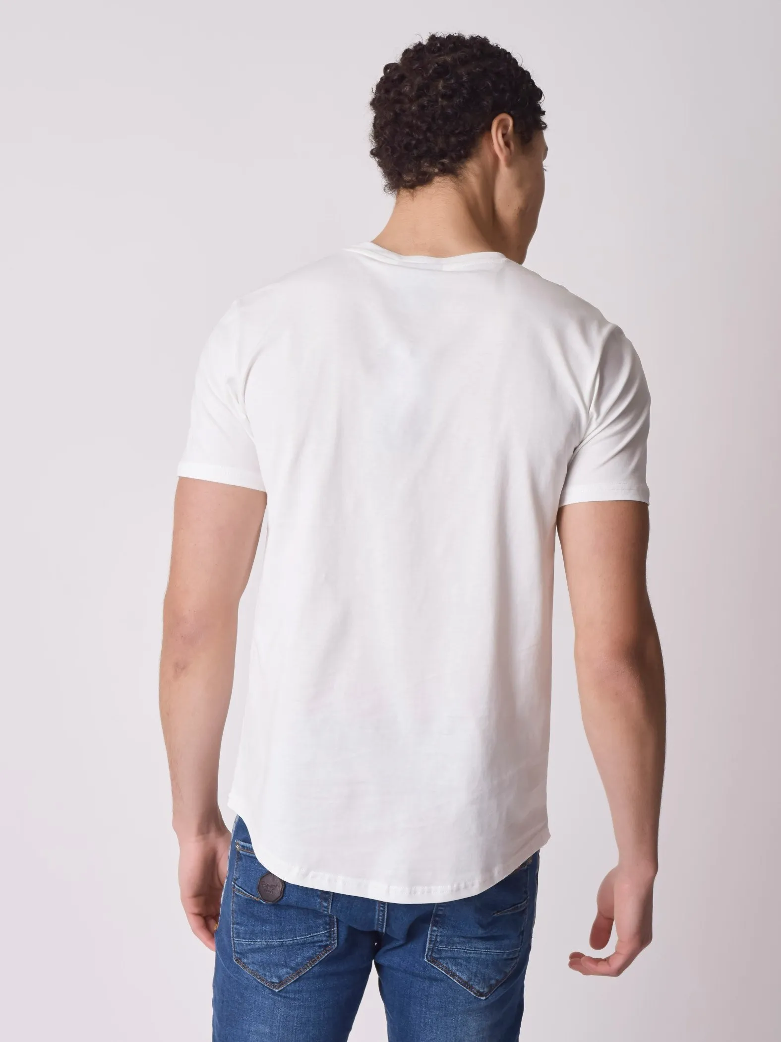 Camiseta básica con logotipo bordado