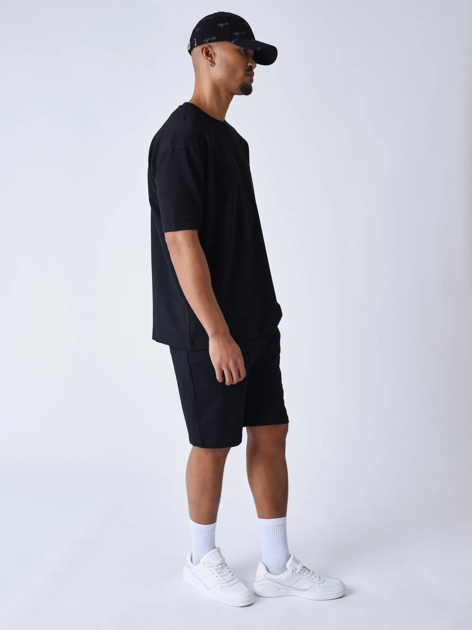Camiseta clásica con logotipo bordado Essentials