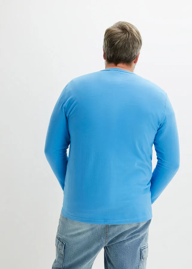 Camiseta con cuello henley azul brillante
