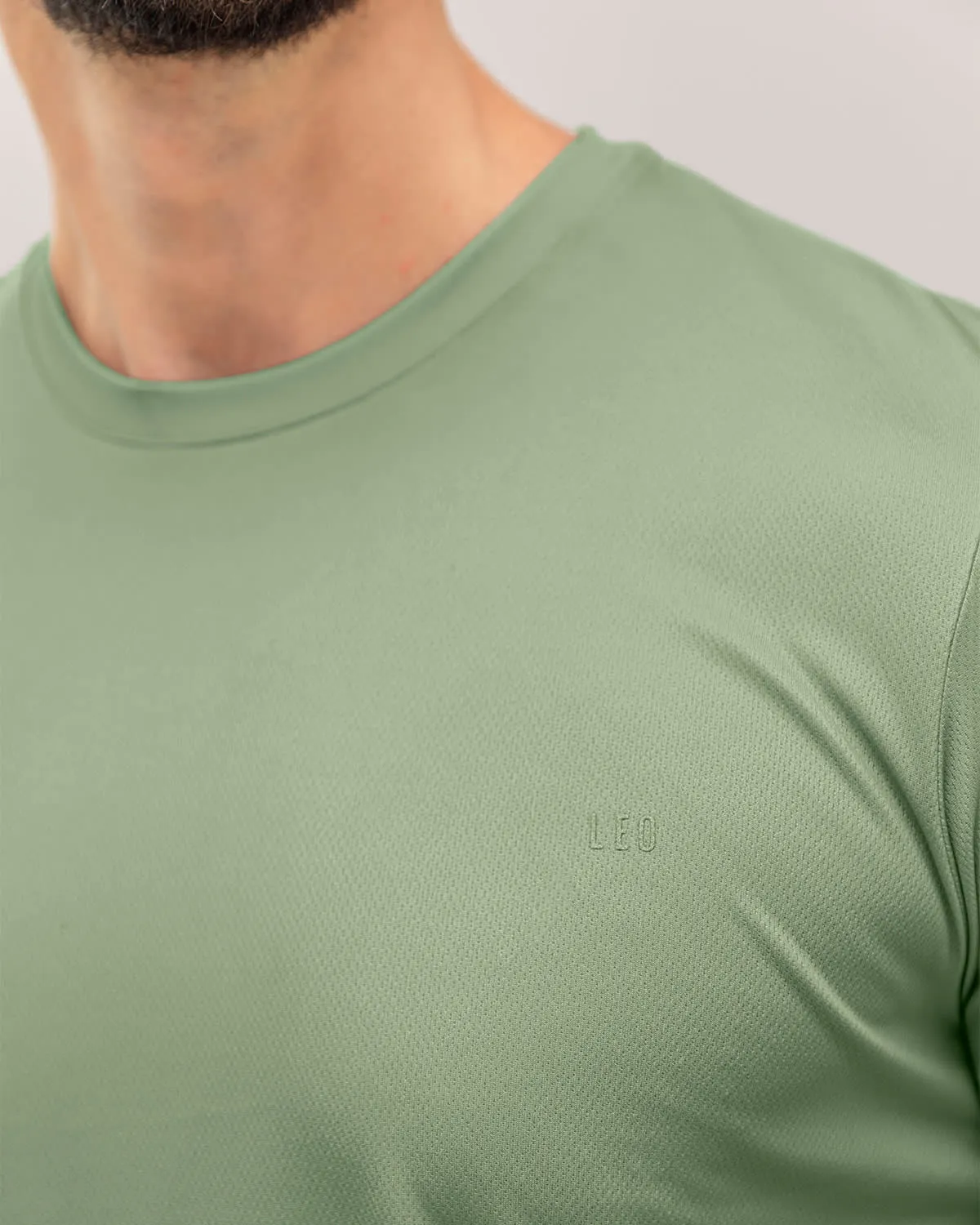 Camiseta deportiva masculina semiajustada de secado rápido