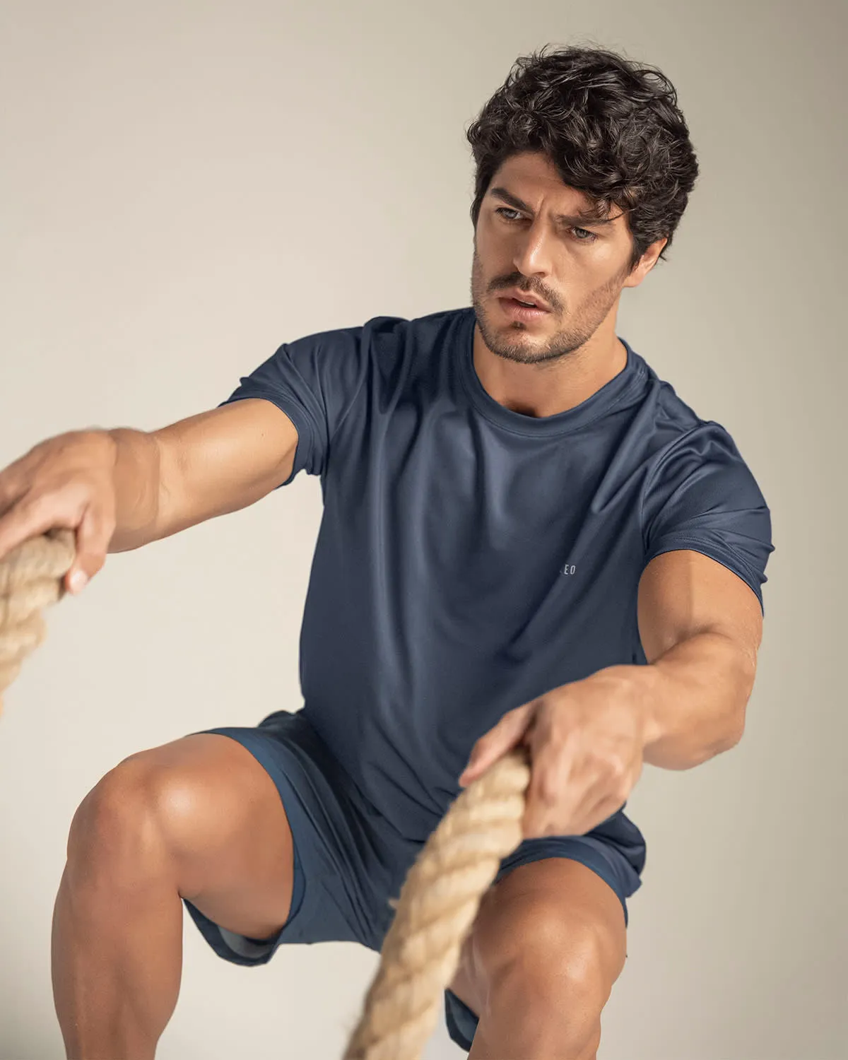 Camiseta deportiva masculina semiajustada de secado rápido