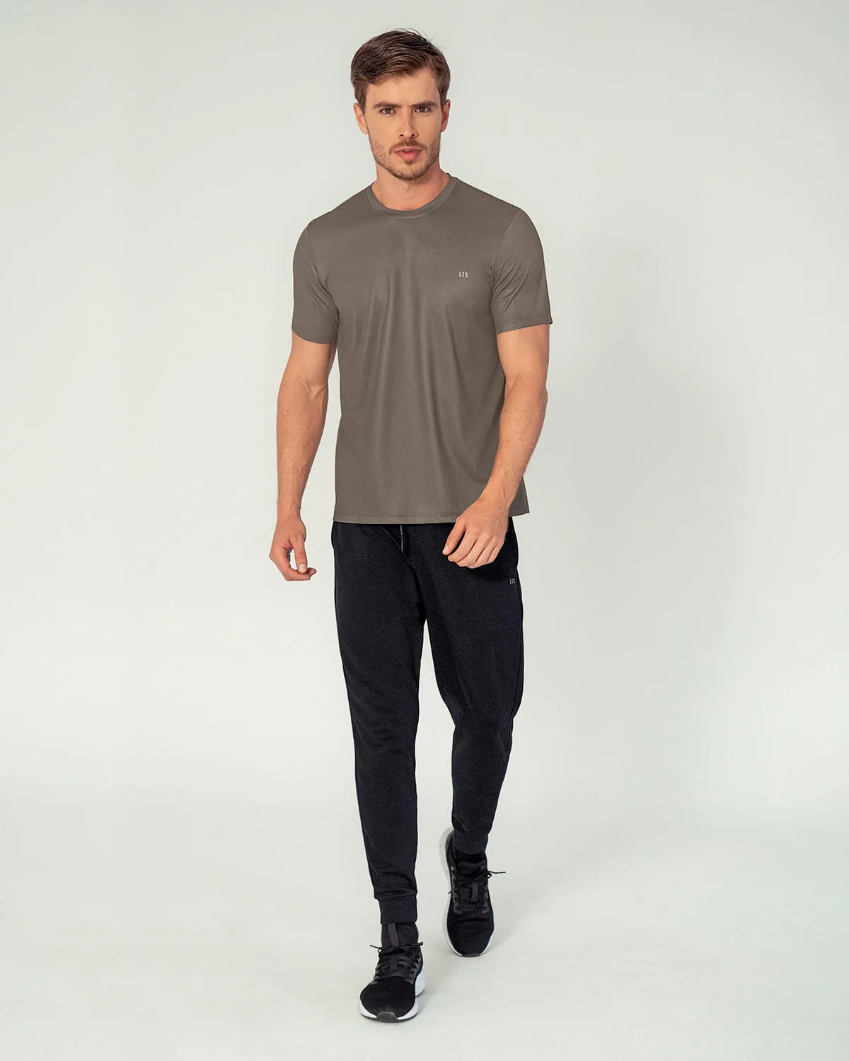 Camiseta deportiva masculina semiajustada de secado rápido