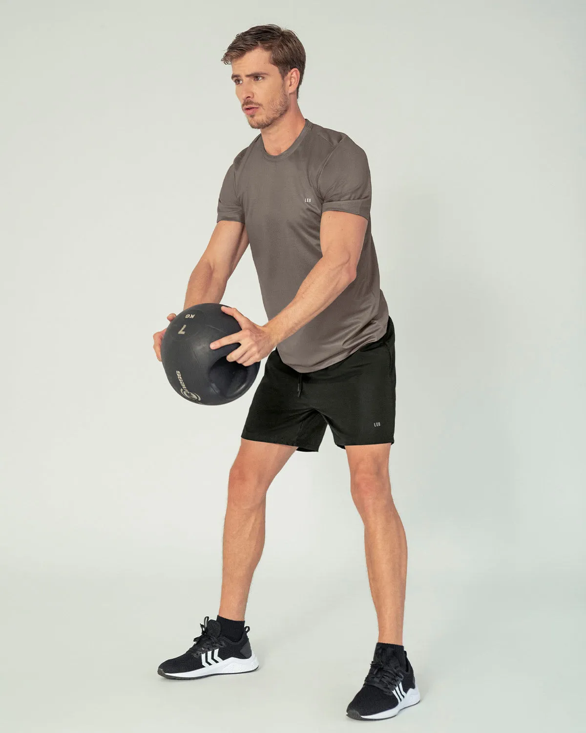 Camiseta deportiva masculina semiajustada de secado rápido