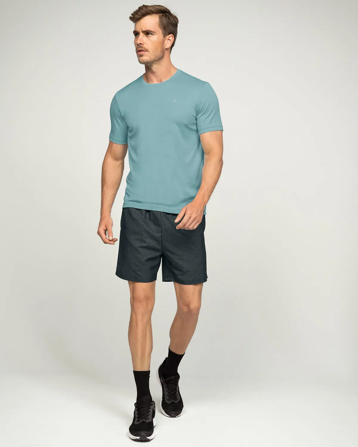 Camiseta deportiva masculina semiajustada de secado rápido