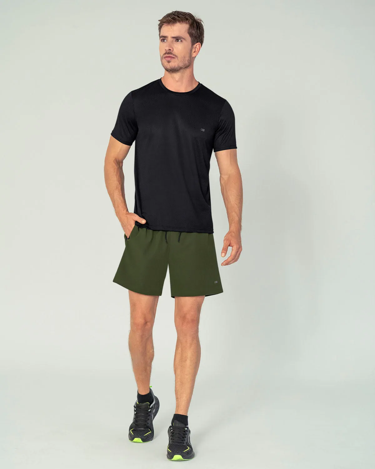 Camiseta deportiva masculina semiajustada de secado rápido