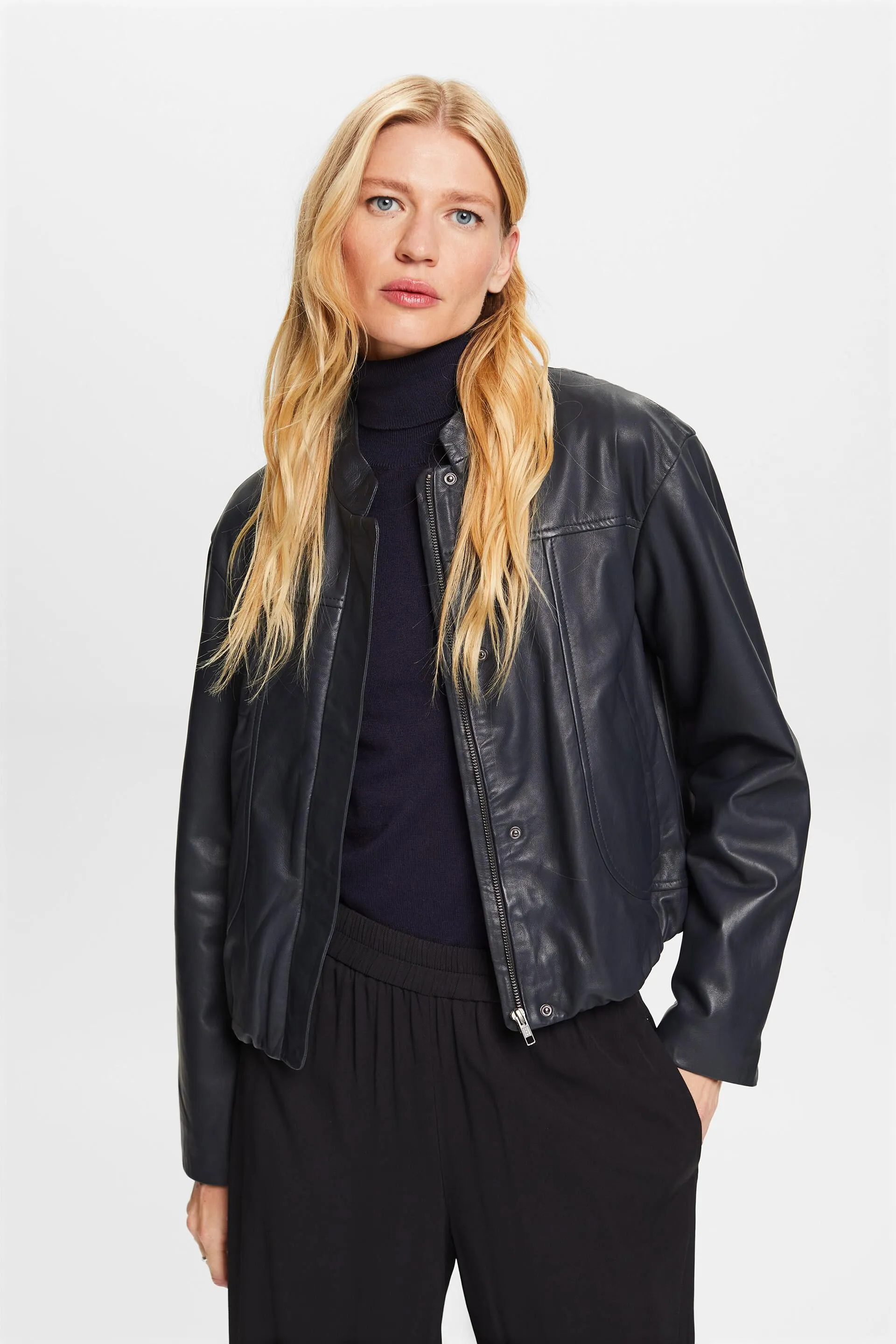 Cazadora de piel con cuello mao