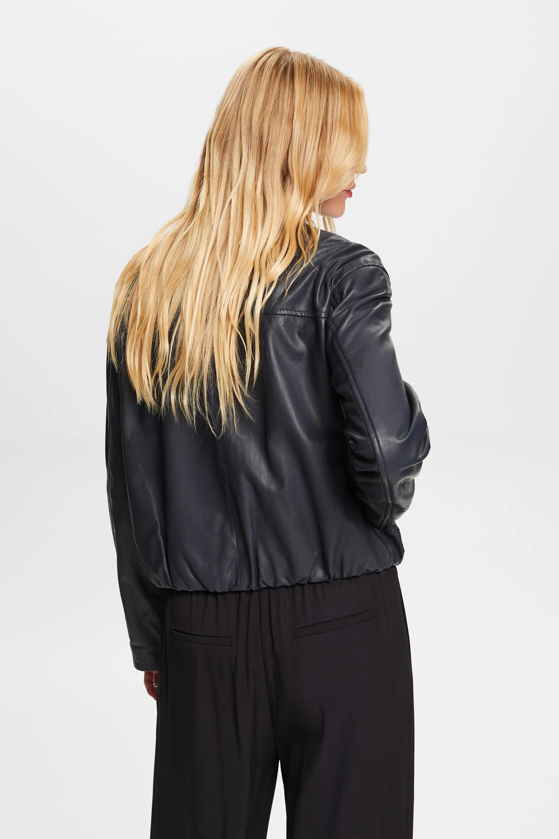 Cazadora de piel con cuello mao