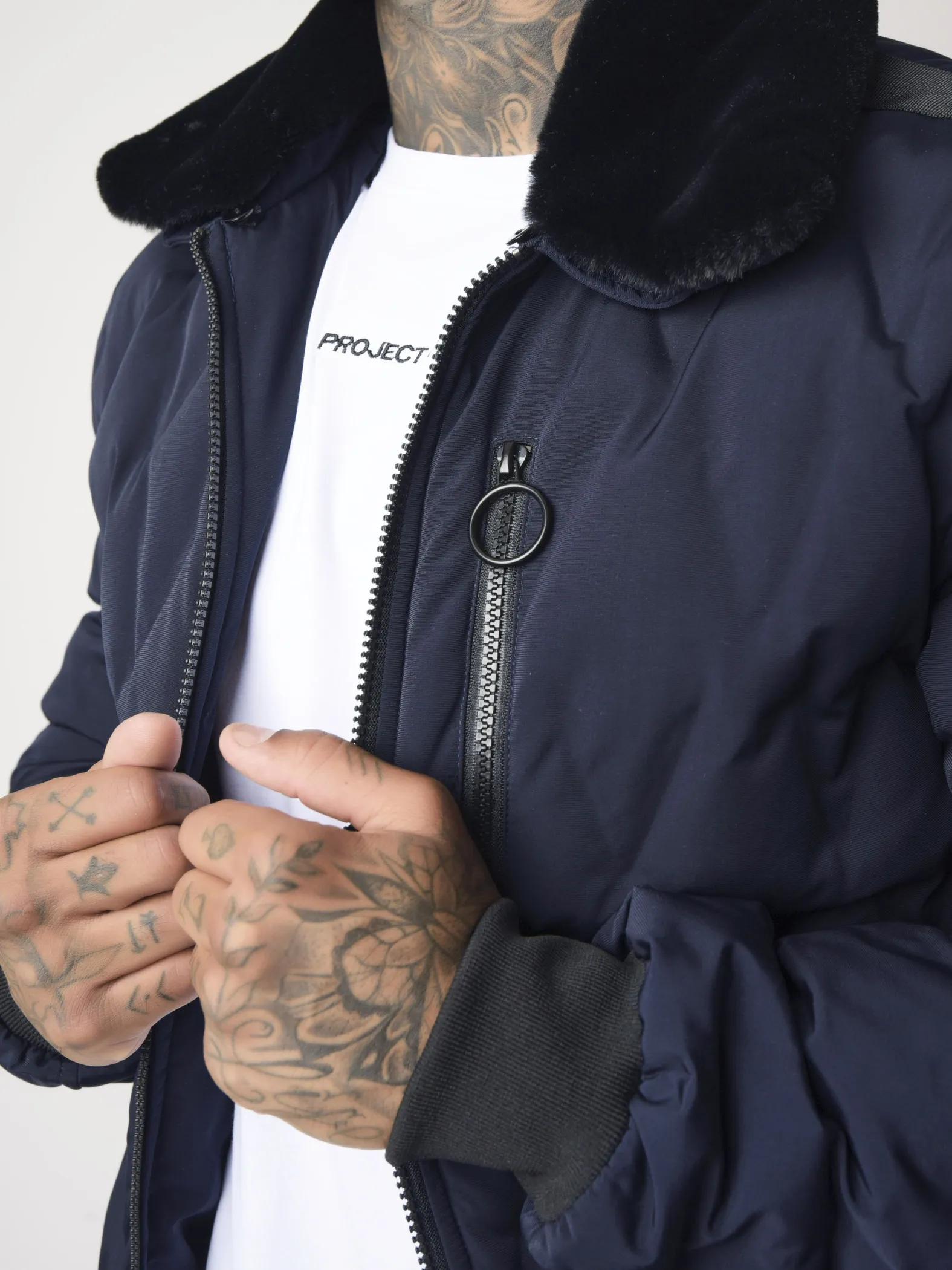 Chaqueta acolchada con cuello de piel