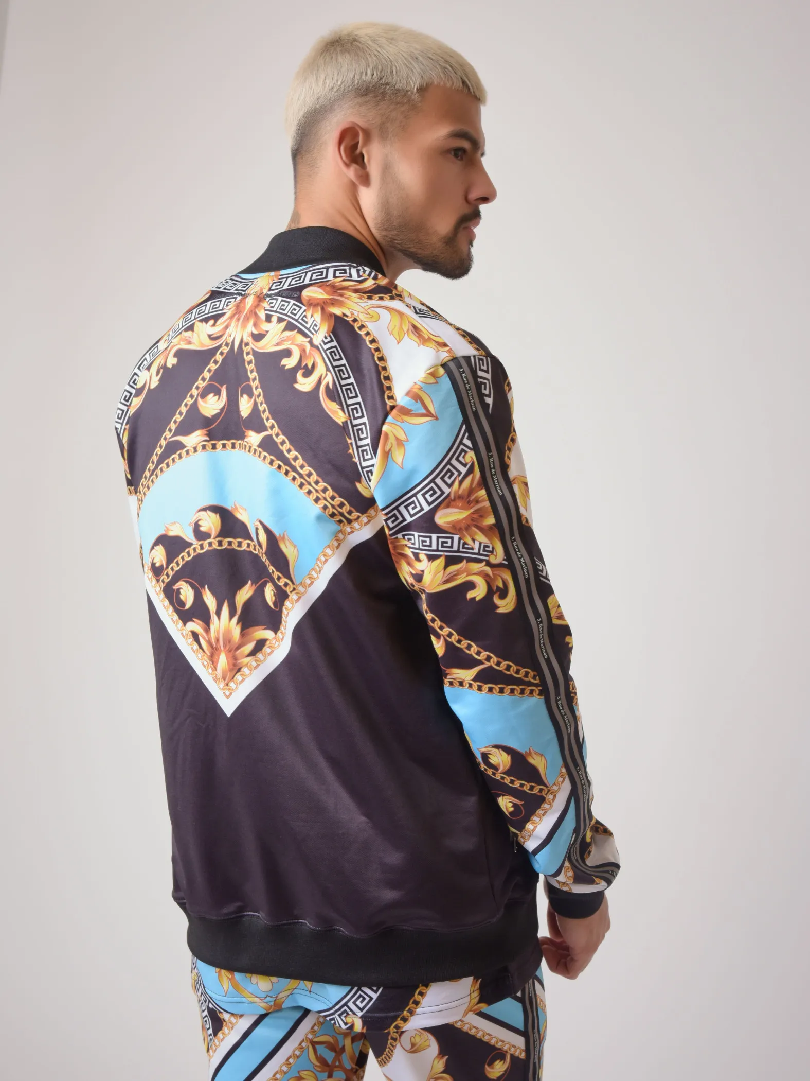 Chaqueta con cuello bomber 