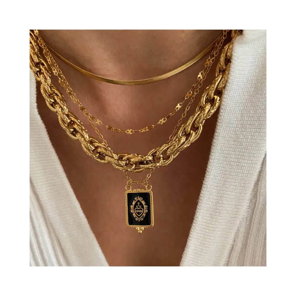Collar Sagrado Corazón Negro Oro