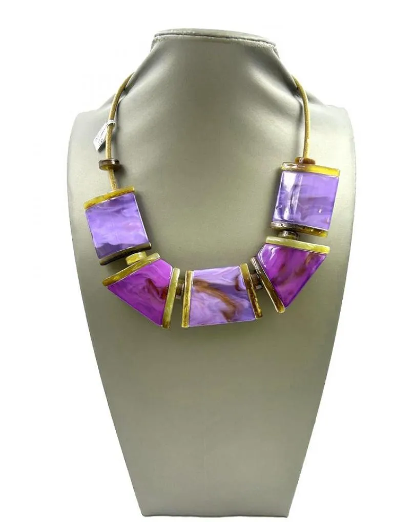 COLLARES MORADOS PARA REALZAR TU LOOK CON UN DETALLE ORIGINAL