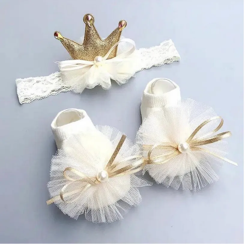 Conjunto Real para Bebé Calcetines y Diadema con Corona