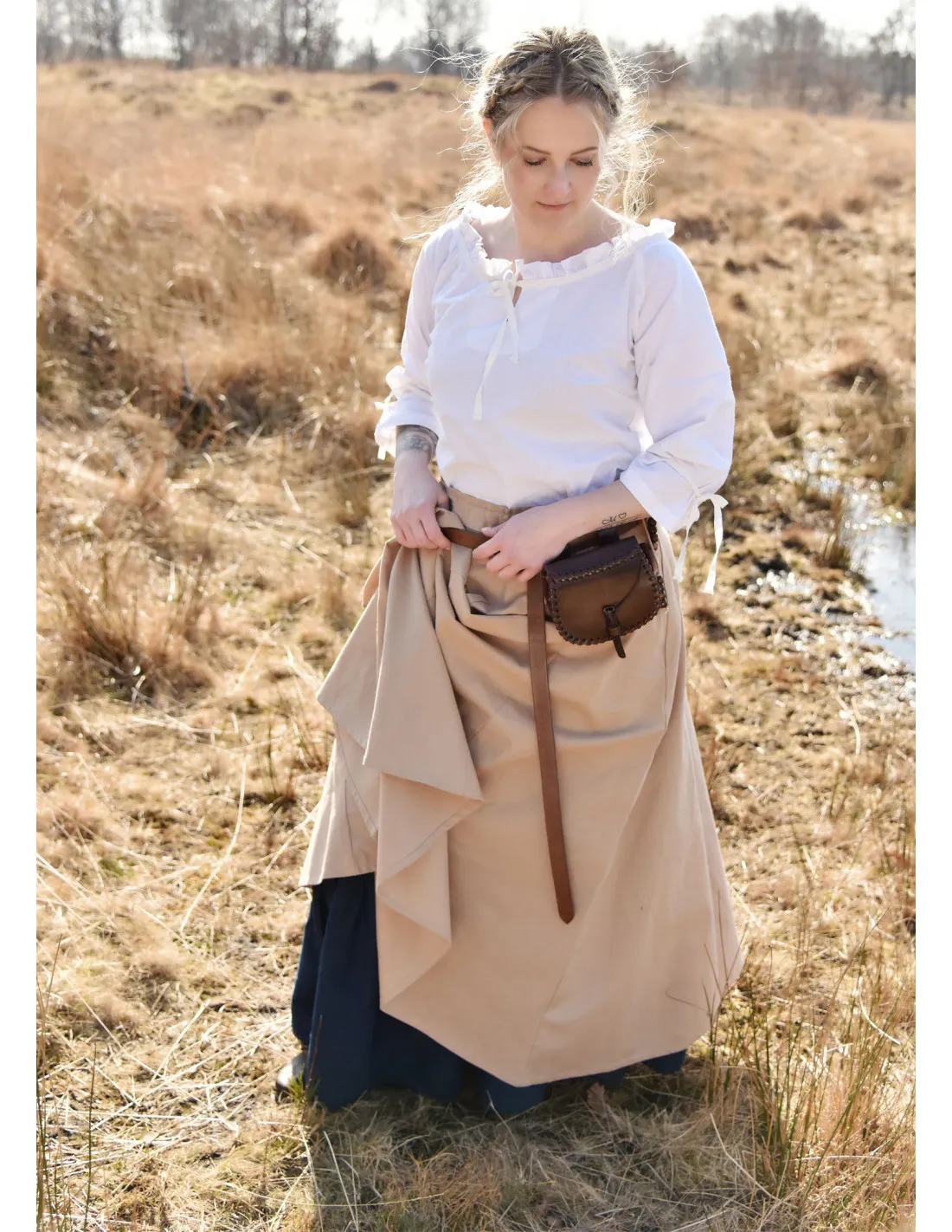 Falda medieval con corte ancho, marrón claro
