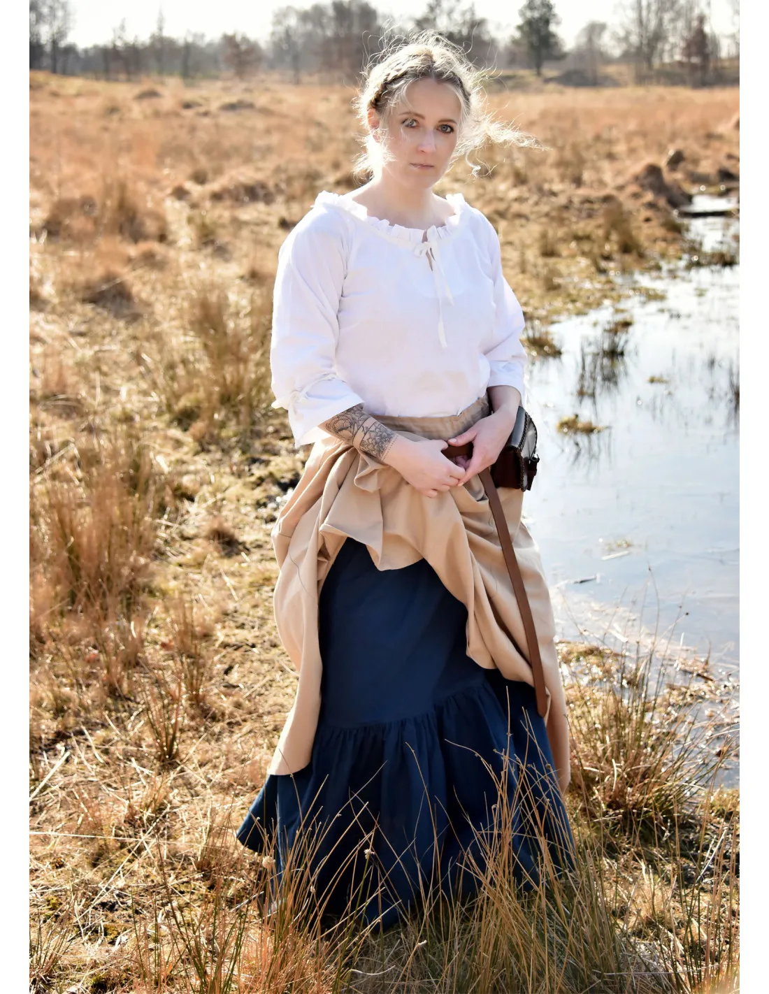 Falda medieval con corte ancho, marrón claro