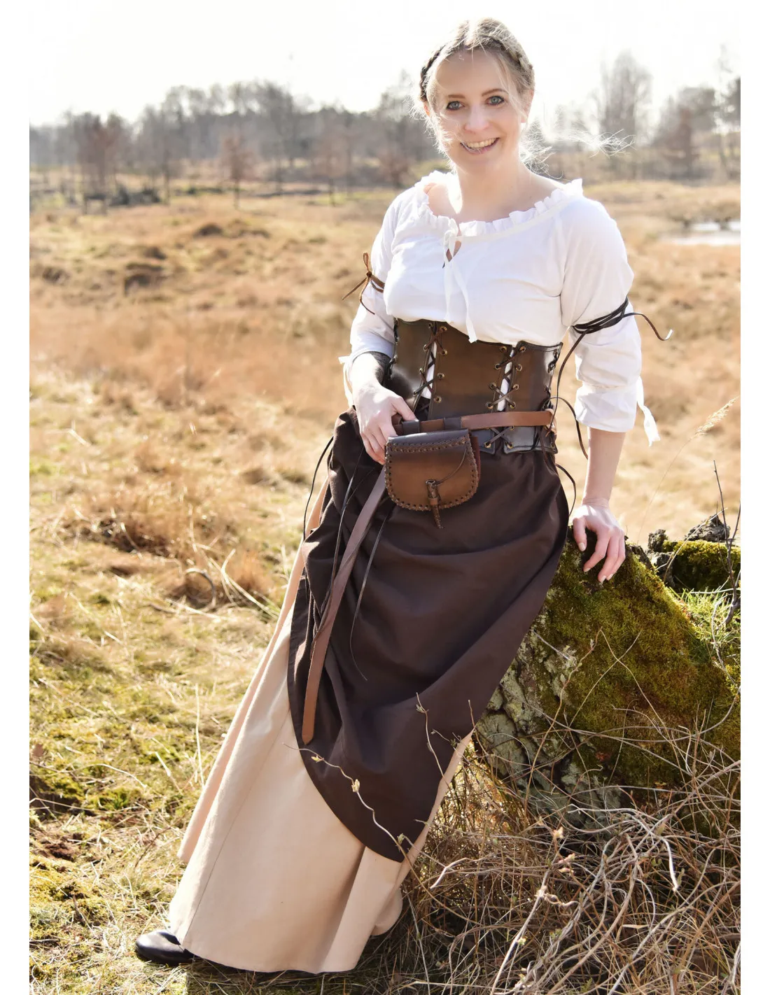 Falda medieval con corte ancho, marrón claro