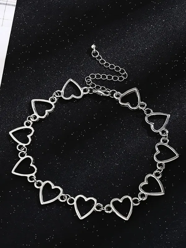 Gargantilla con colgante de corazón ahuecado