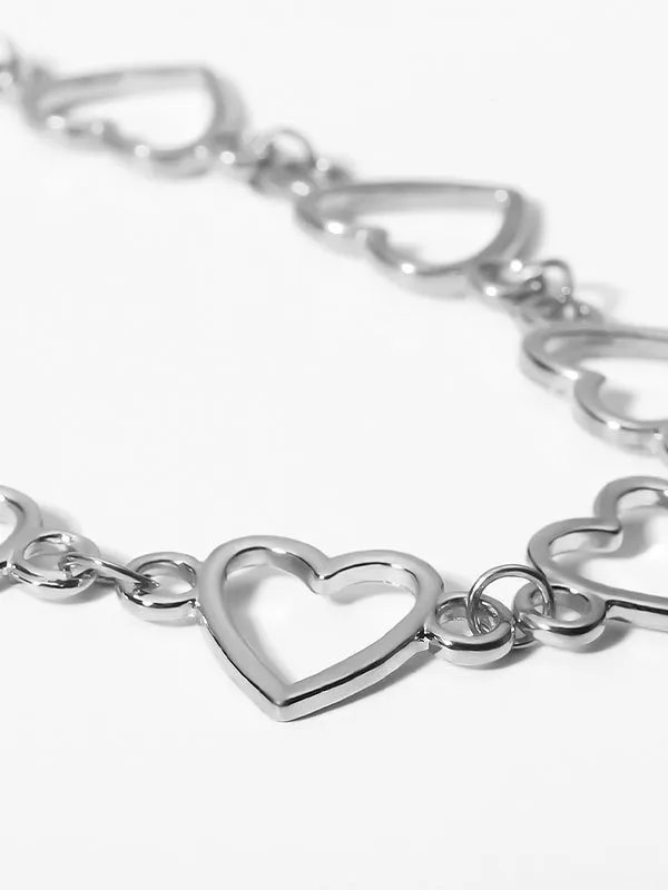 Gargantilla con colgante de corazón ahuecado
