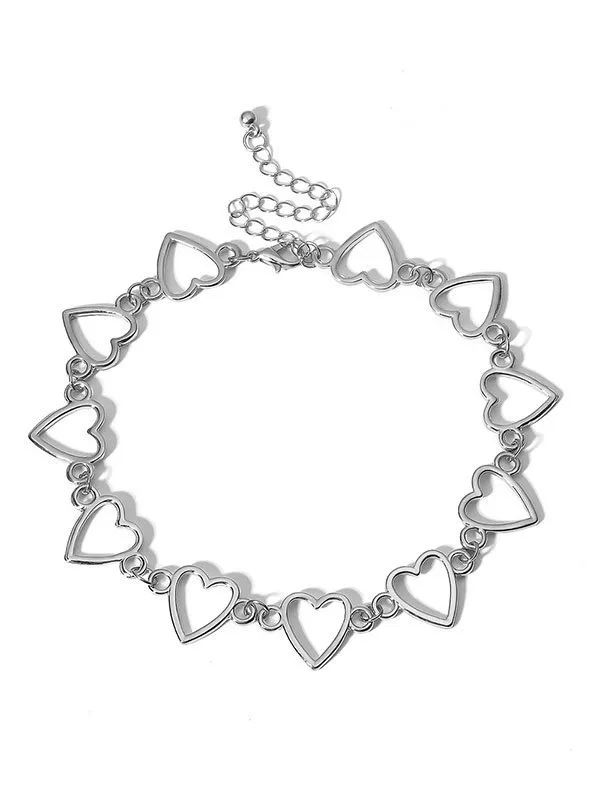 Gargantilla con colgante de corazón ahuecado