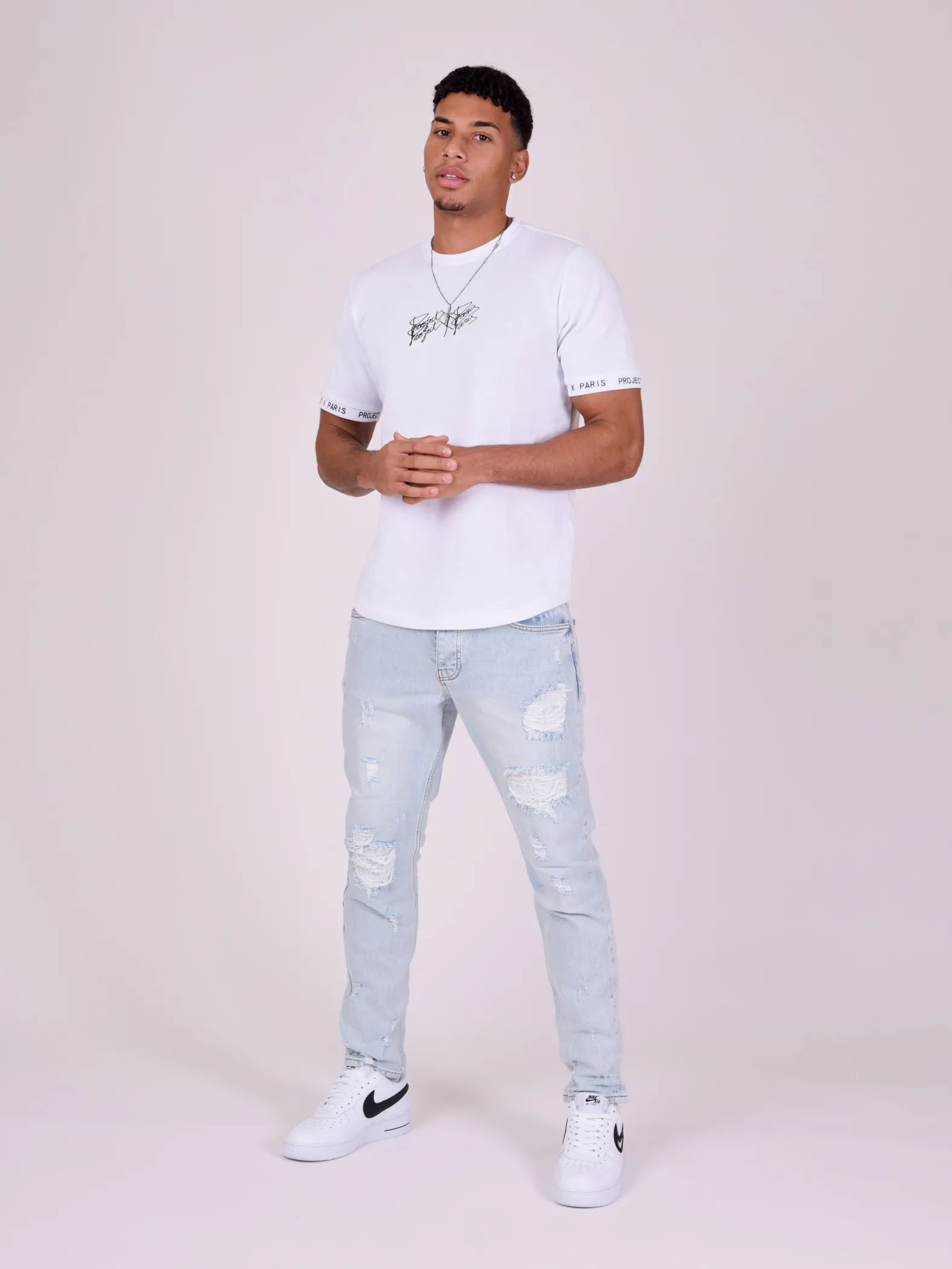 Jeans rectos rotos con agujeros