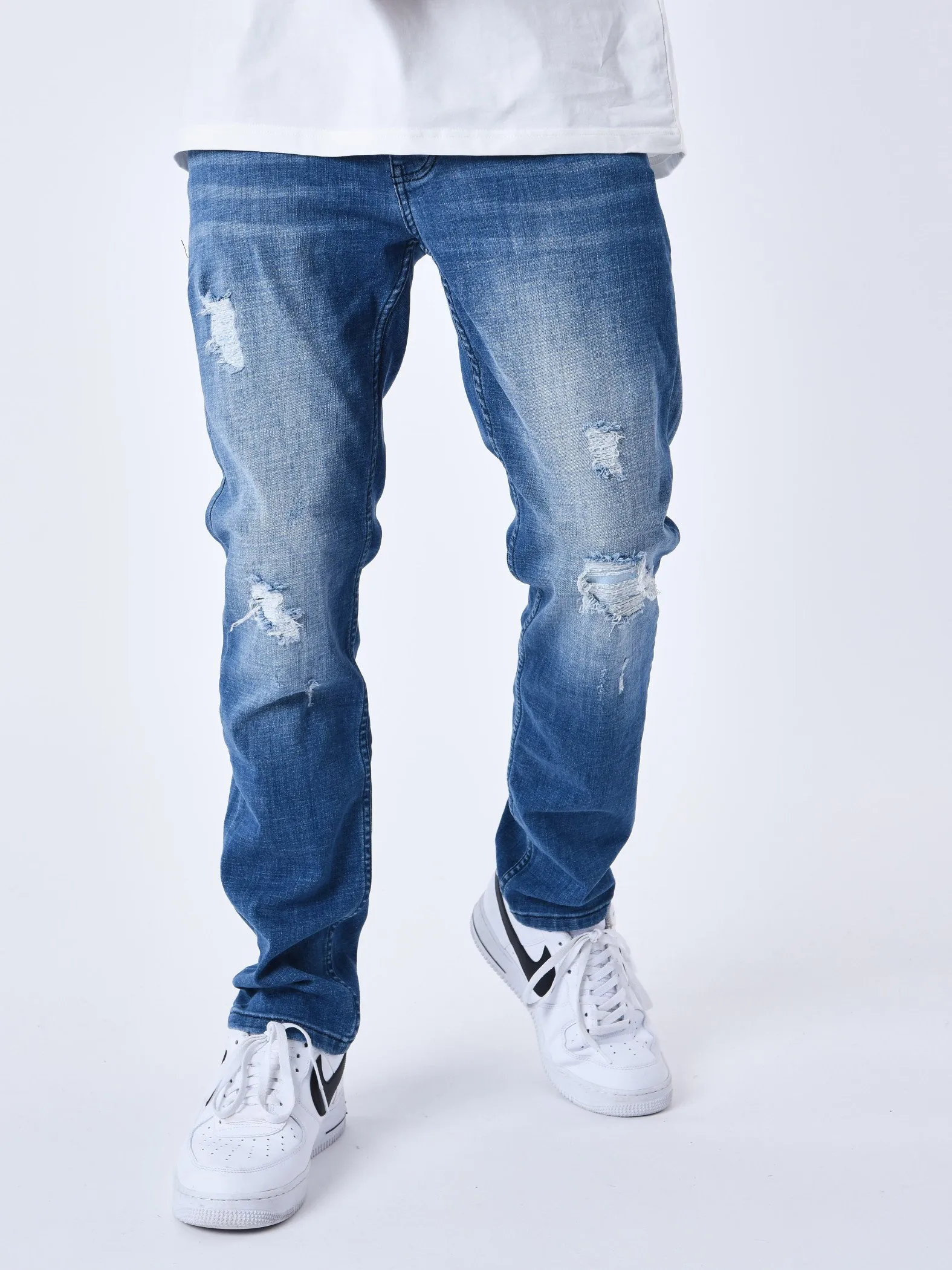 Jeans rotos normales con agujeros