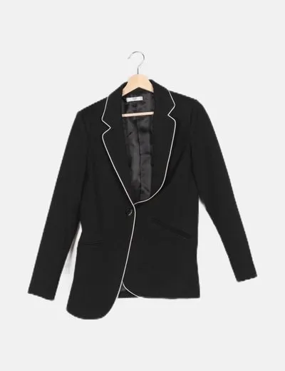 Mango Blazer negra con hombreras