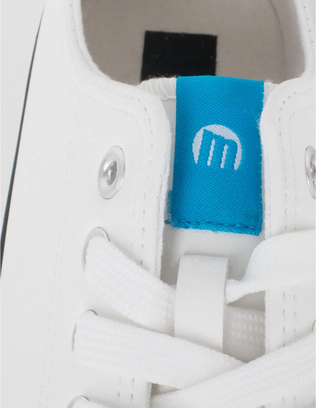 MUSTANG Zapatillas Polipiel Puntera Goma Blancas