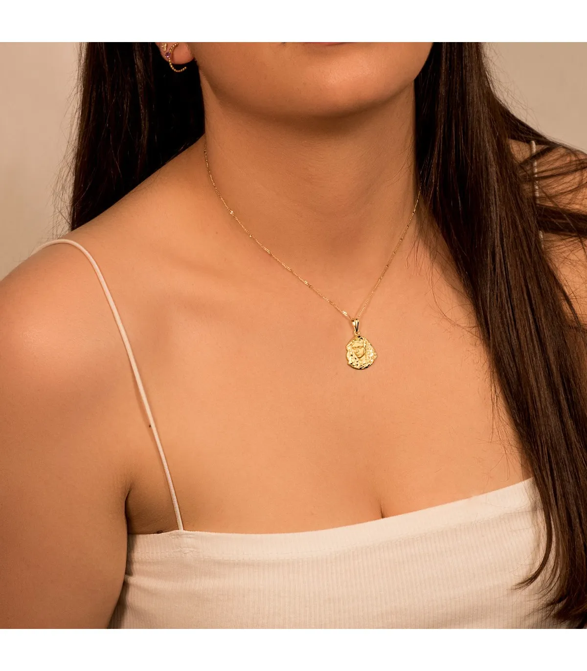 Médaille silhouette Vierge Macarena 18 K 17mm