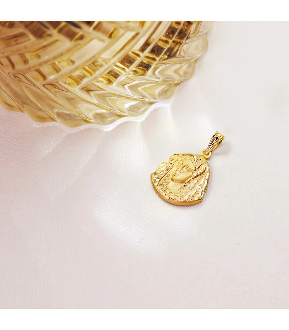 Médaille silhouette Vierge Macarena 18 K 17mm