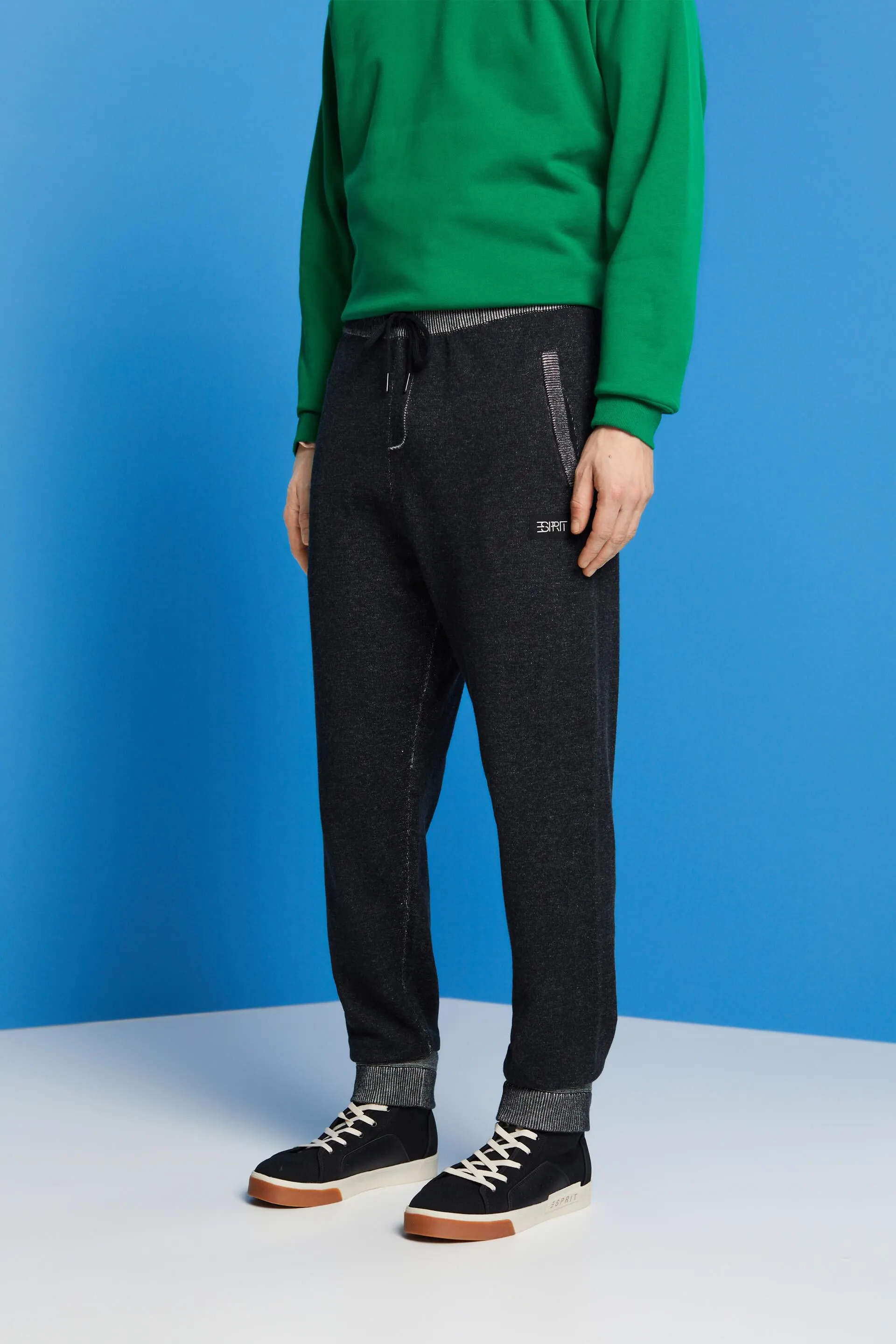 Pantalón deportivo de cintura alta con logo estampado