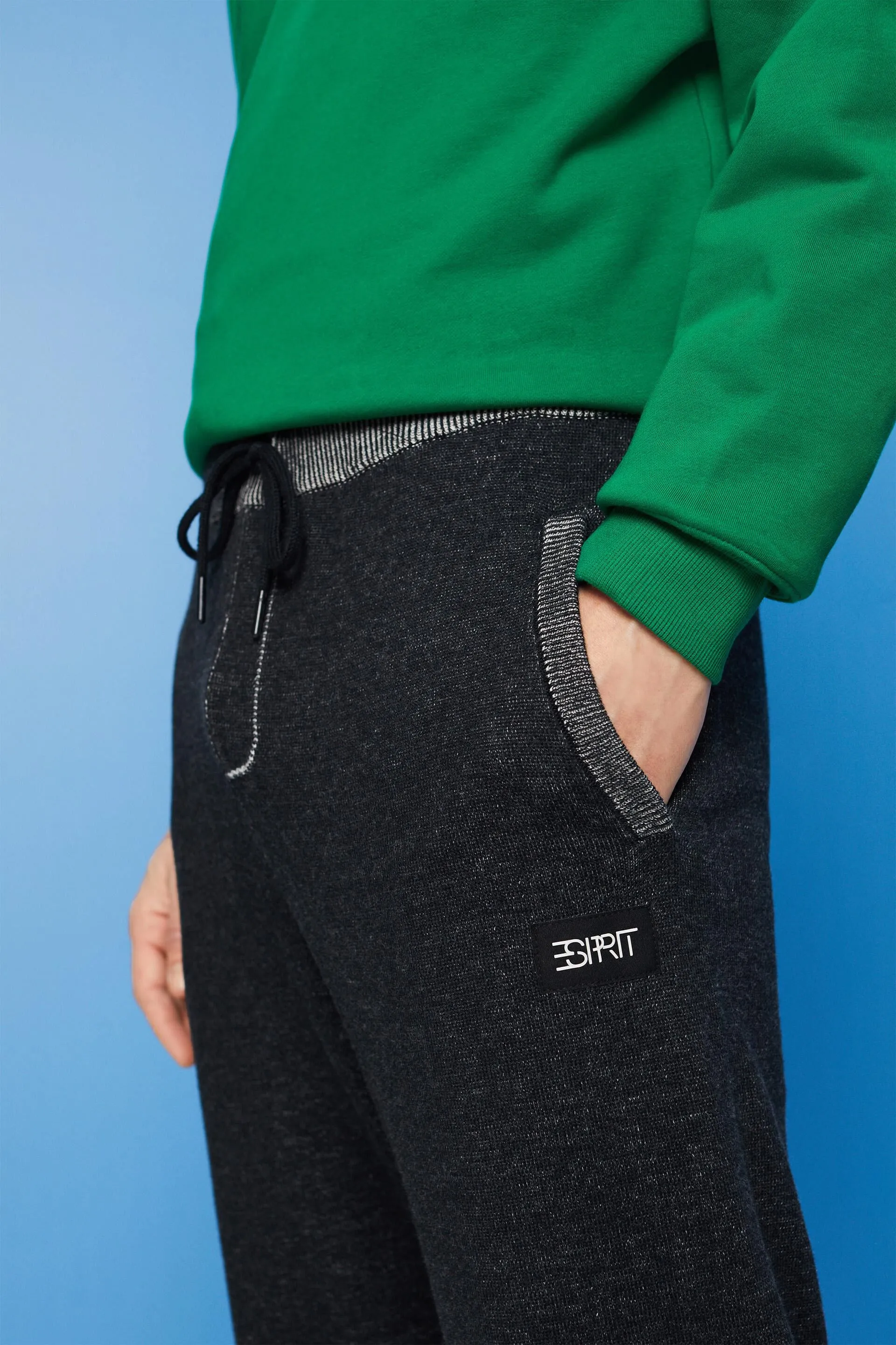 Pantalón deportivo de cintura alta con logo estampado