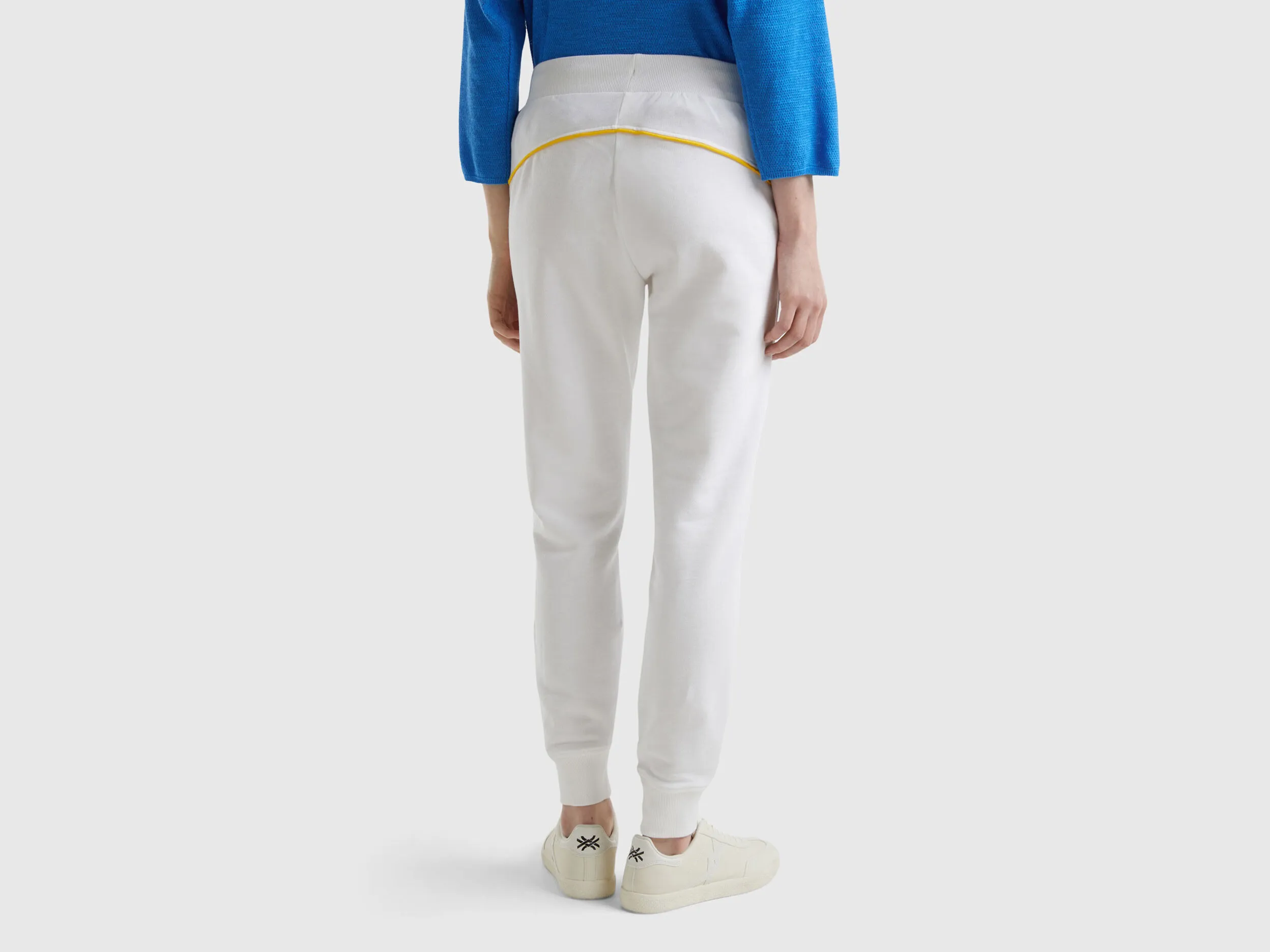 Pantalón jogger con cordón